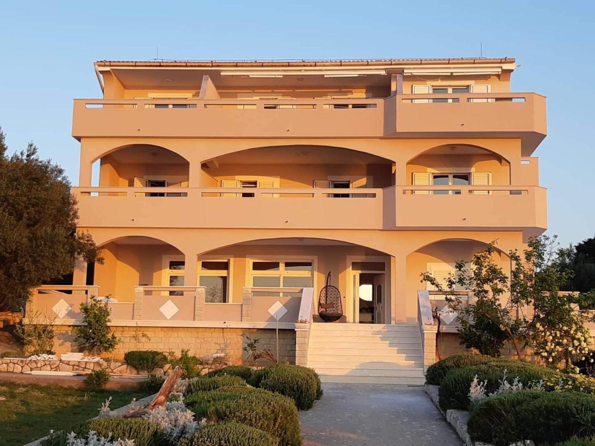 Apartments By The Sea Lun, Pag - 3320 Lun  Exterior photo